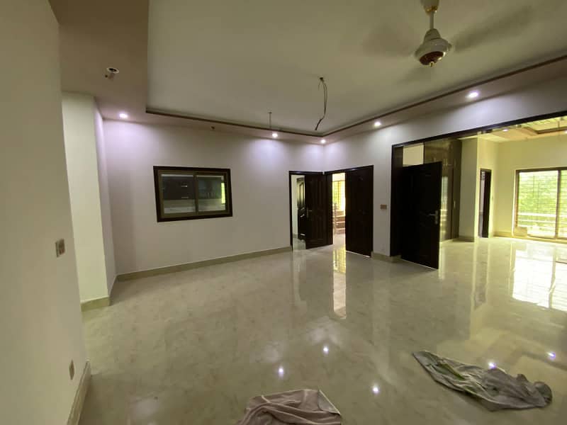 10 Marla Used & Renovated House is for Sale in Tipu Sultan Block Bahria Town Lahore 12