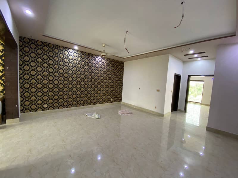 10 Marla Used & Renovated House is for Sale in Tipu Sultan Block Bahria Town Lahore 16