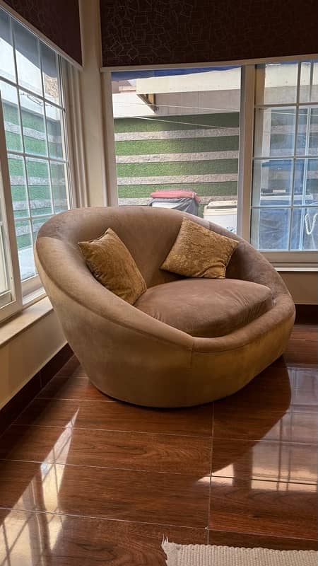 Round sofa 1