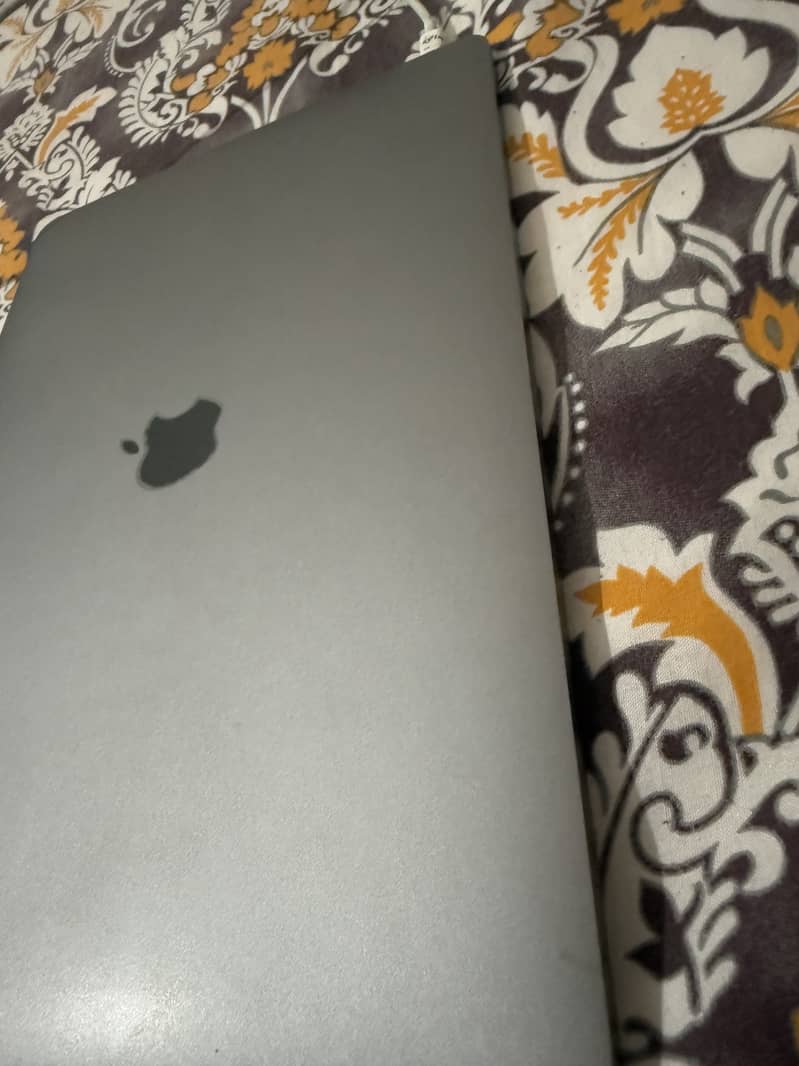 MacBook Pro 2017 13 inch 6