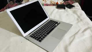 Macbook 2015 i7 - Neat Condition - 8/128