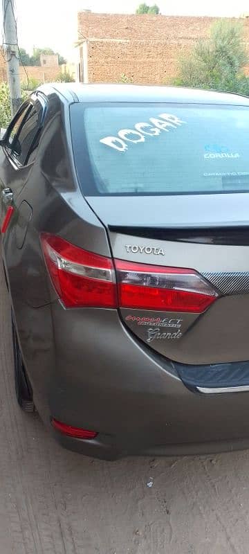 Toyota Corolla Altis 2015 4