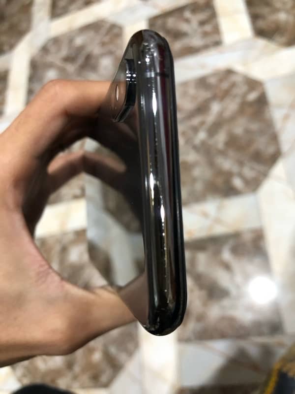 iphone xs with cable 4