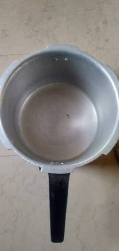 Pressure cooker for Sale