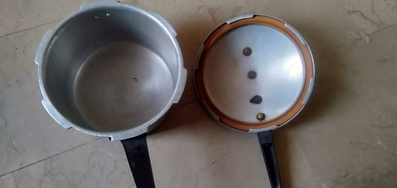 Pressure cooker for Sale 1