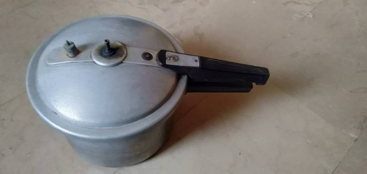 Pressure cooker for Sale 4