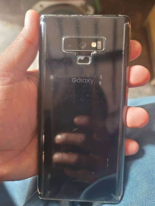 note 9 with no dot but little Crack from front as shown in pics 4