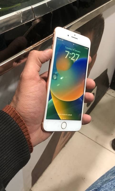 i phone 8 plus 256gb golden colour PTA APPROVED 1