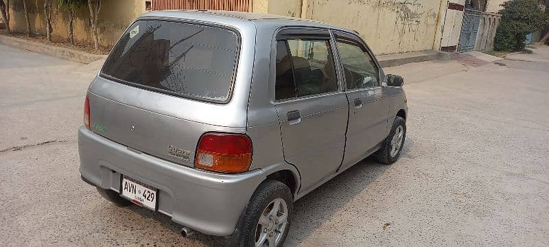 Daihatsu Cuore 2011 3