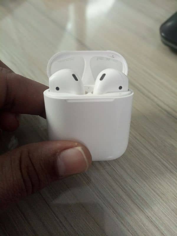 Apple airpods 2nd generation 0