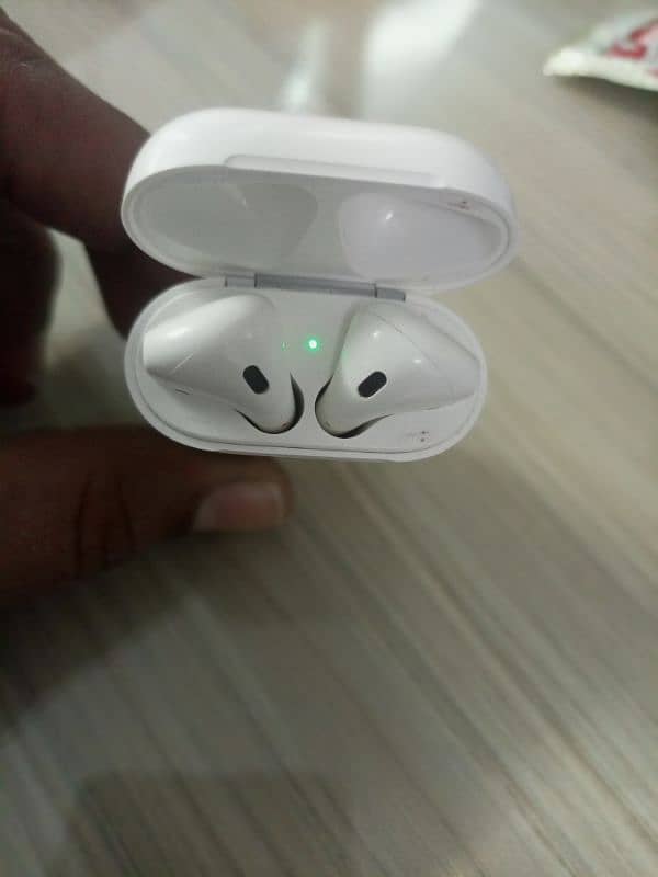 Apple airpods 2nd generation 1