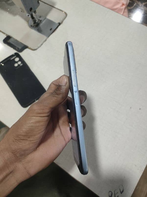 Vivo y33s 8+128 with dabba charger 10/9 condition urgent sell all okay 2