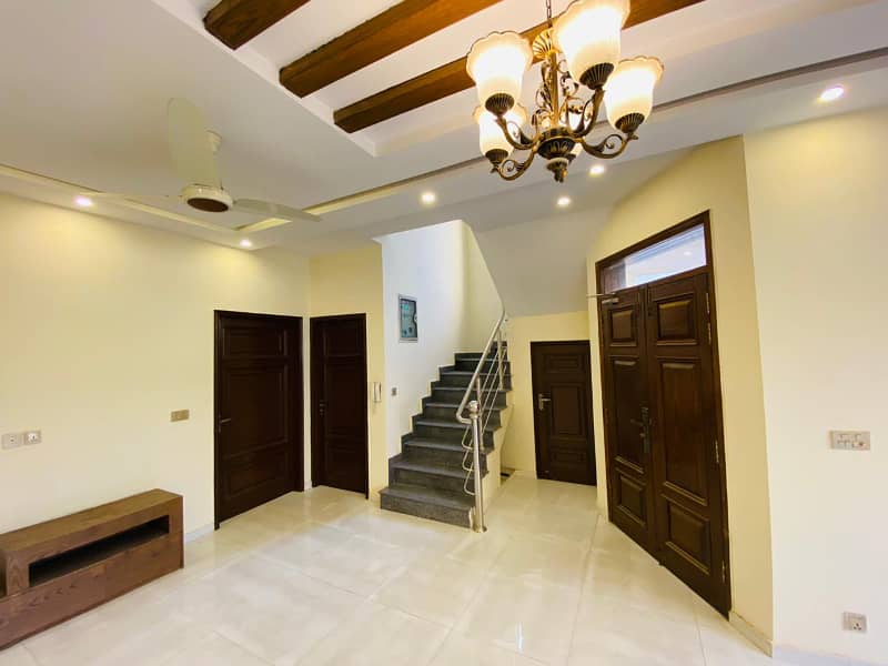 10 Marla One Bed Fully Furnished Upper Portion For Rent in DHA Phase 5 Lahore 2