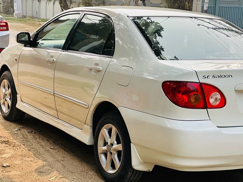 Toyota Corolla SE SALOON 2