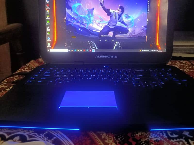 Dell Alienware 17 r2 Gaming laptop 2