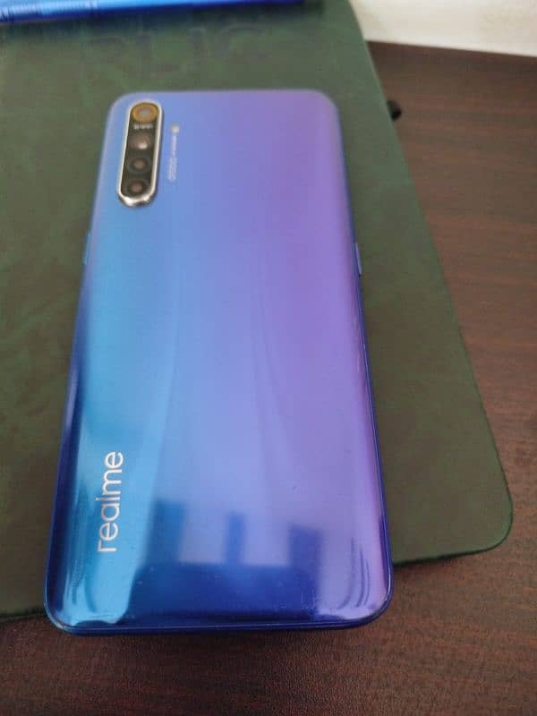 Realme Xt 8/128  gaming phone 5