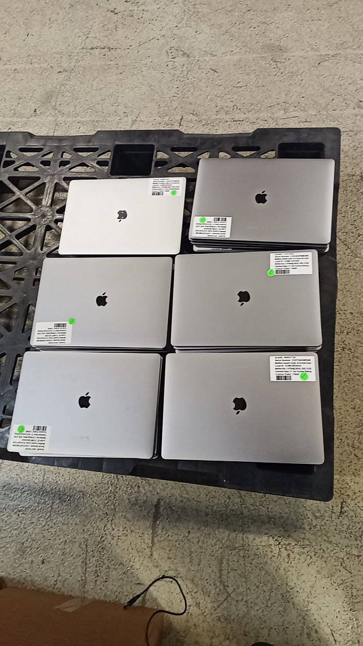 MacBook Pro A1990 i9 (32GB/512GB, 8-Core, 4GB Graphics) 3