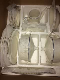 Noritake Bone china Dinner set ( 8 serving) 61pcs