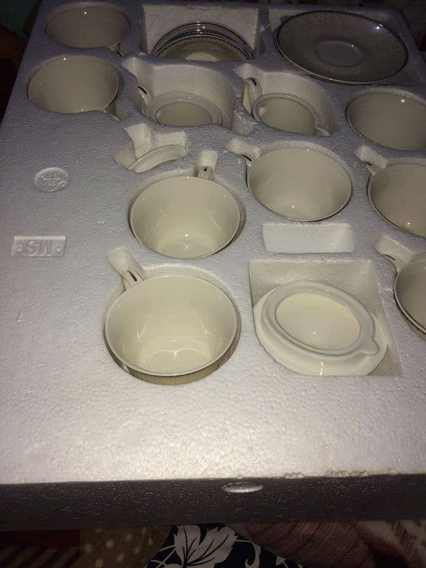 Noritake Bone china Dinner set ( 8 serving) 61pcs 4