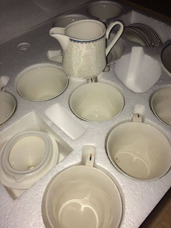 Noritake Bone china Dinner set ( 8 serving) 61pcs 13