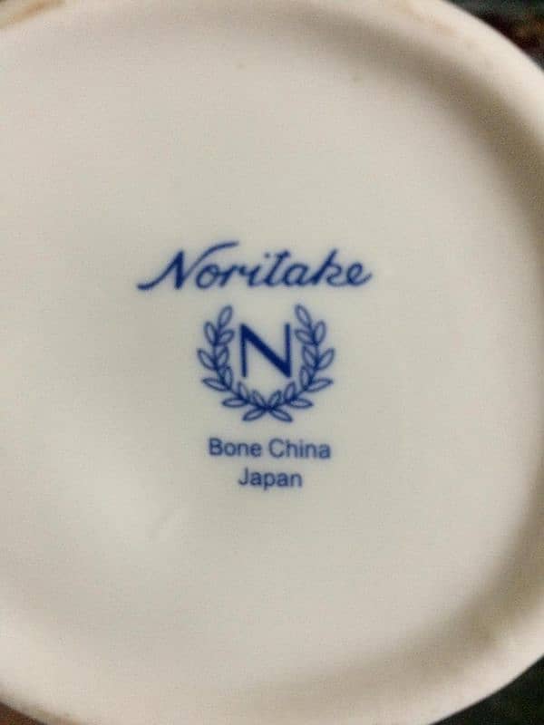 Noritake Bone china Dinner set ( 8 serving) 61pcs 16