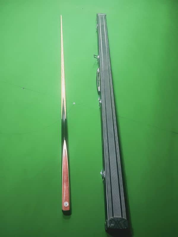 snooker cue 1 peice with box 1