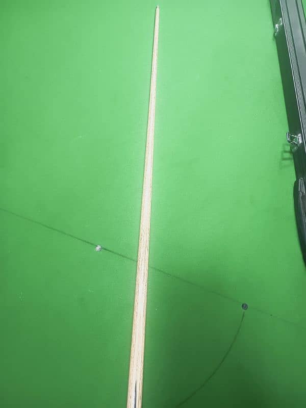 snooker cue 1 peice with box 3