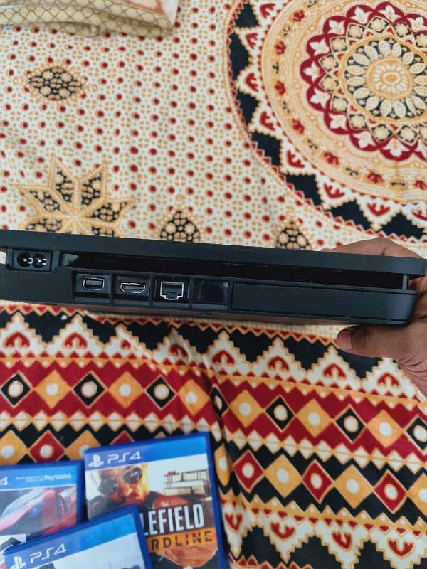 ps4 for sale with 2 controller and 3 games 1