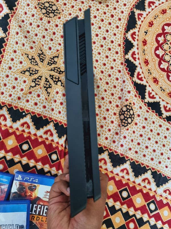 ps4 for sale with 2 controller and 3 games 2