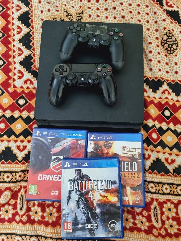 ps4 for sale with 2 controller and 3 games 3