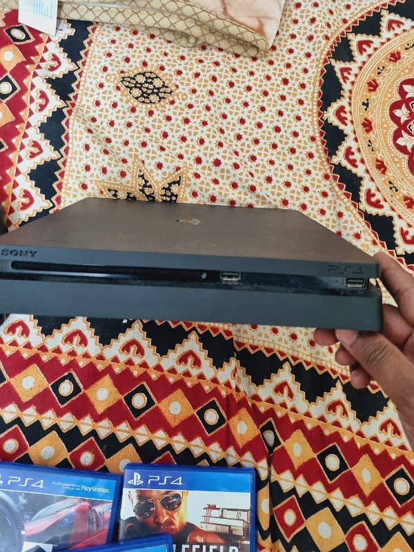 ps4 for sale with 2 controller and 3 games 4