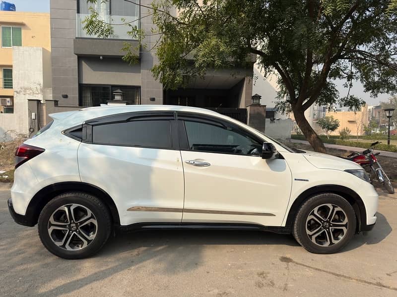 Honda Vezel Hybrid Z Sensing 2016 1