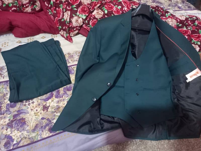 c green pent coat for boy size Large final 5500. whatsap 03244029331 5