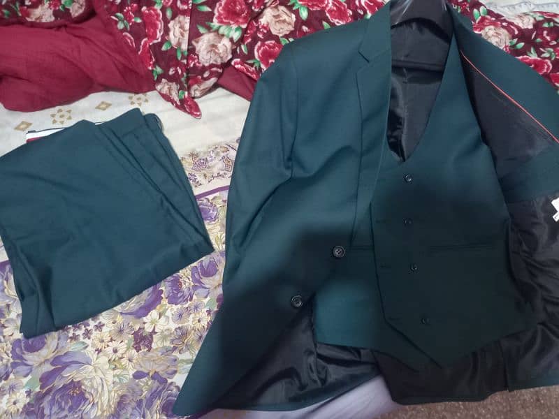 c green pent coat for boy size Large final 5500. whatsap 03244029331 6