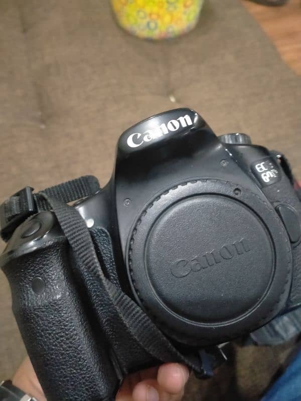 Canon 60d body with box 2