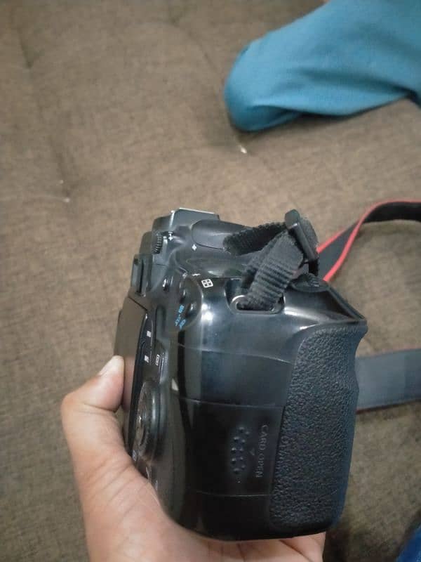 Canon 60d body with box 3