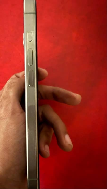 iPhone 15 Pro - Natural Titanium 128GB 3