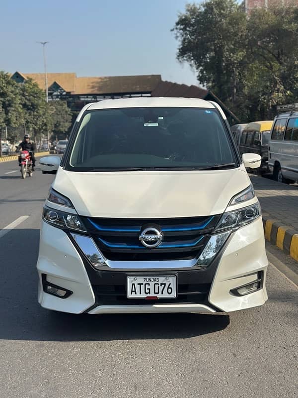 Nissan serena 2018 0