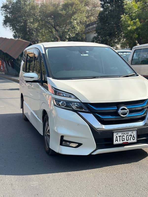 Nissan serena 2018 1