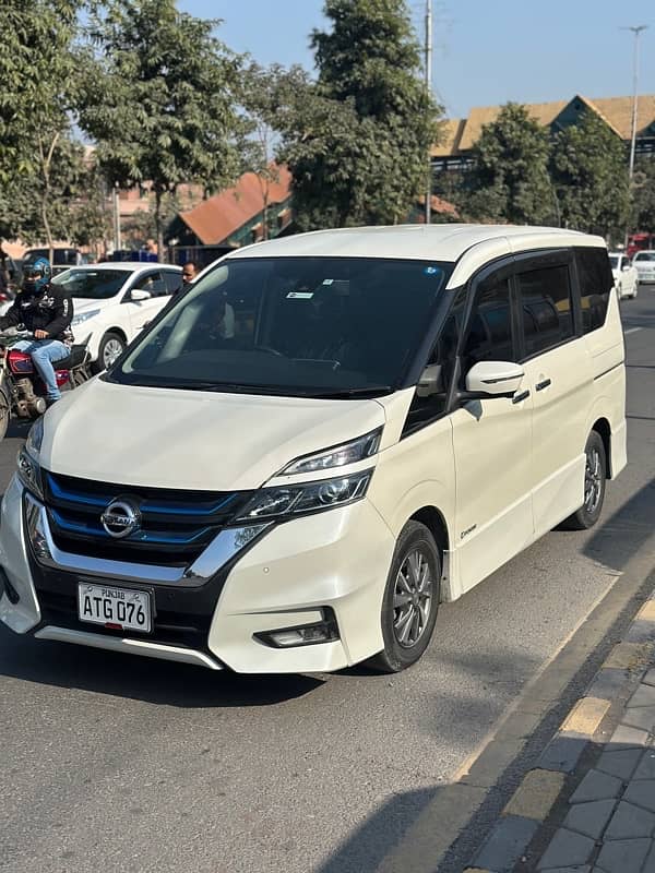 Nissan serena 2018 2