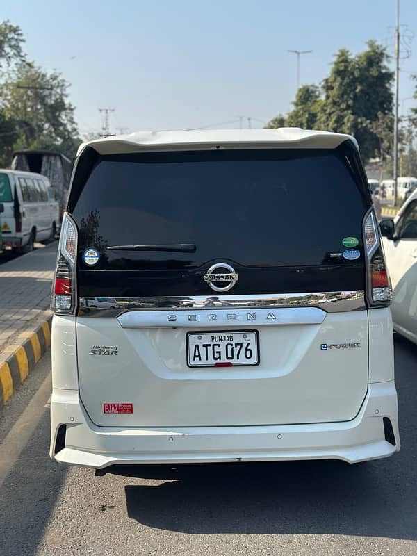 Nissan serena 2018 3