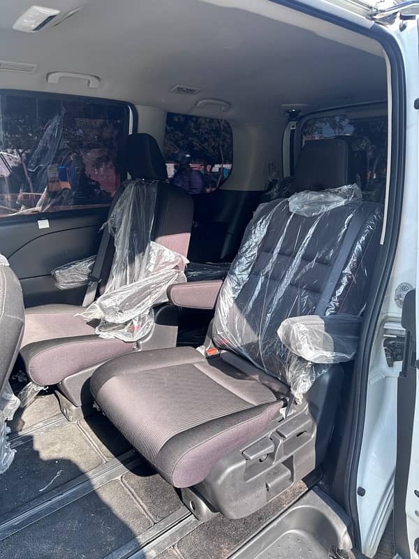 Nissan serena 2018 5