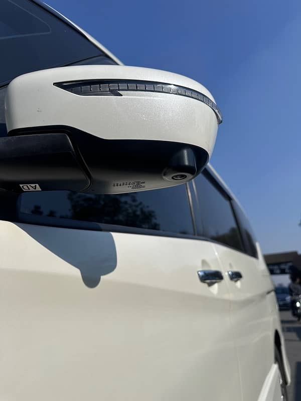 Nissan serena 2018 6