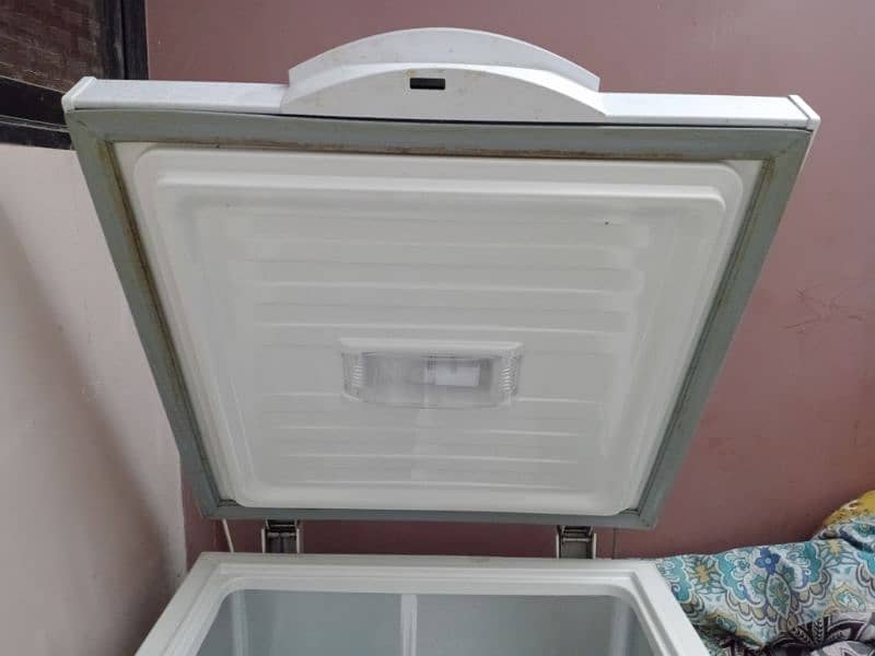 dawlance single door deep freezer 1