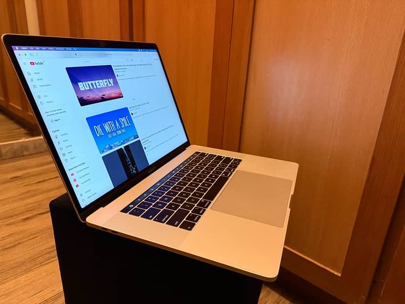 MacBook Pro 2018 - 15.4 inch 3