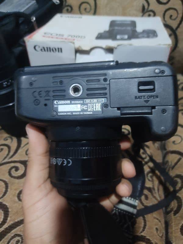 I want to sale my camera canon 700d with box & All accessories 5