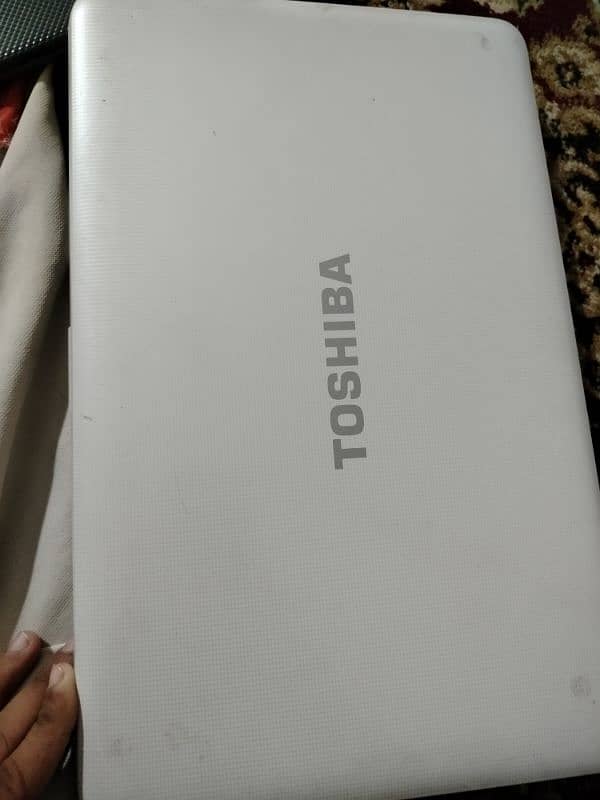 toshiba laptop satellite c850-B253 2