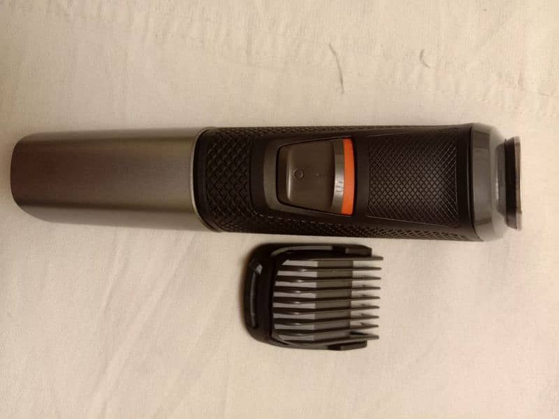 Phillips 3000 shaver and WAHL trimmer 8