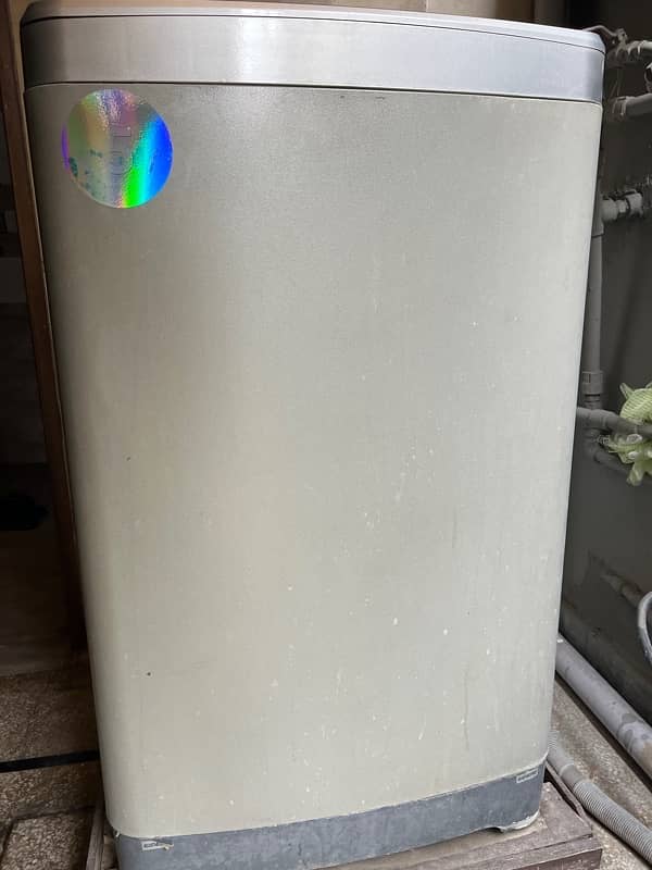 HAIER AUTOMATIC WASHING MACHINE 1