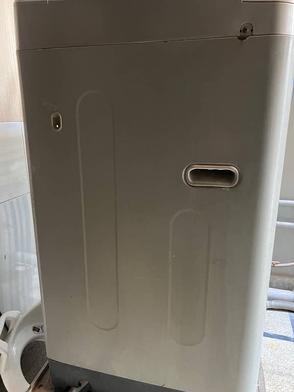 HAIER AUTOMATIC WASHING MACHINE 3